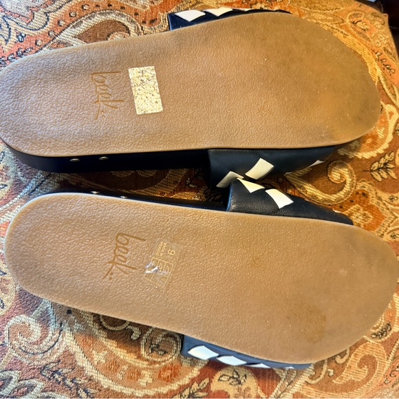 Beek Pelican Leather Slide. Woven.Black -Cream Size 9 EUC memory foam bed - Picture 10 of 15